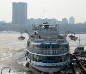 नए यात्री नदी जहाज मोटर जहाज की ऊंचाई